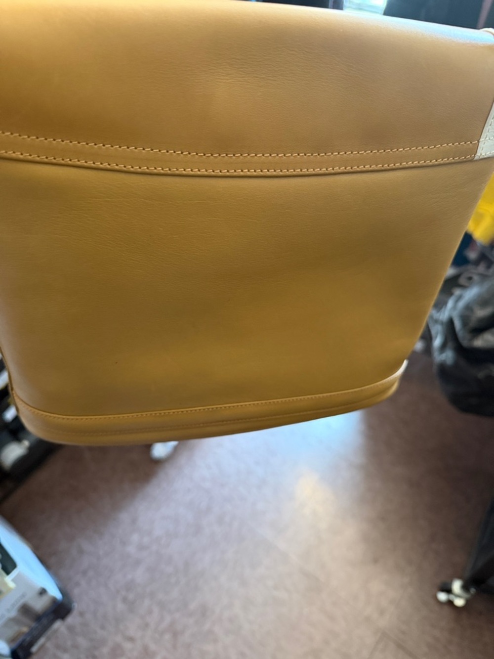 Bally Mustard & Cream Leather Crossbody Bag authentic - Picture 3 of 9
